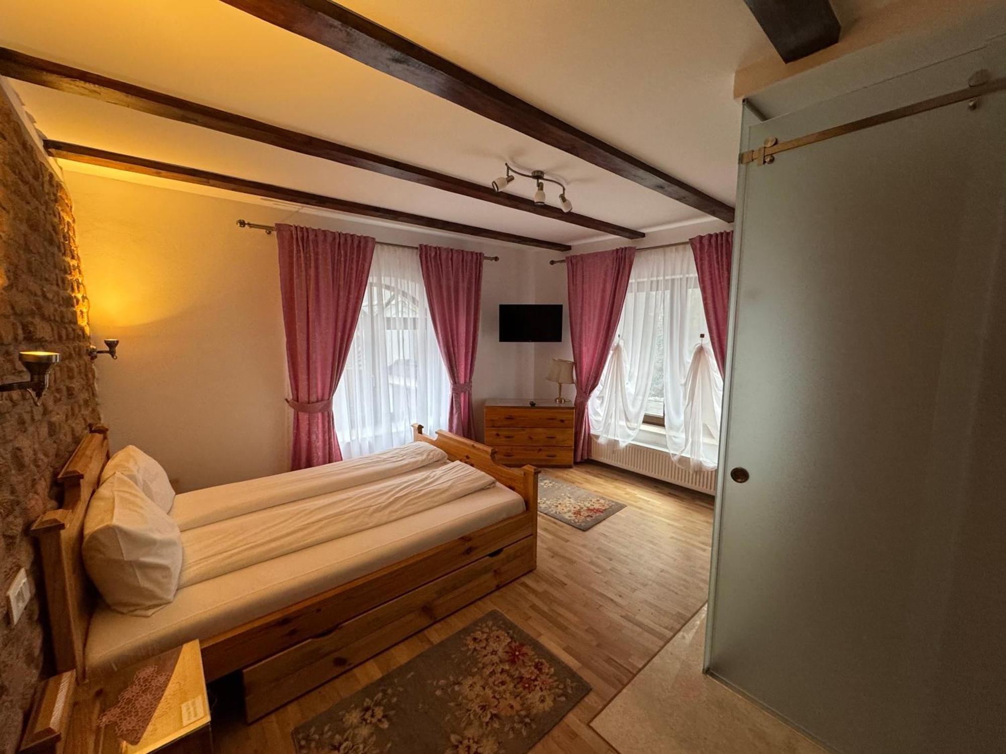 Отель Casa Stefania Телмачу Экстерьер фото