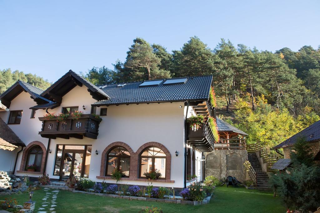 Отель Casa Stefania Телмачу Экстерьер фото