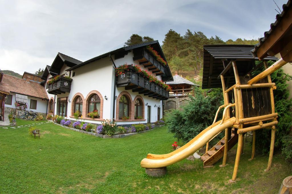 Отель Casa Stefania Телмачу Экстерьер фото